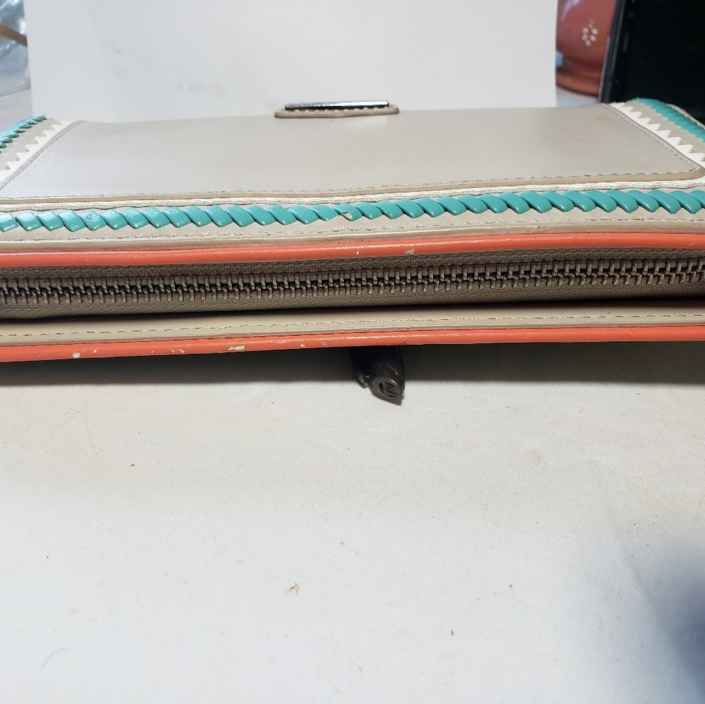 C8,245 BCBGMaxAzria Zipper Wallet Clutch - Picture 3 of 8